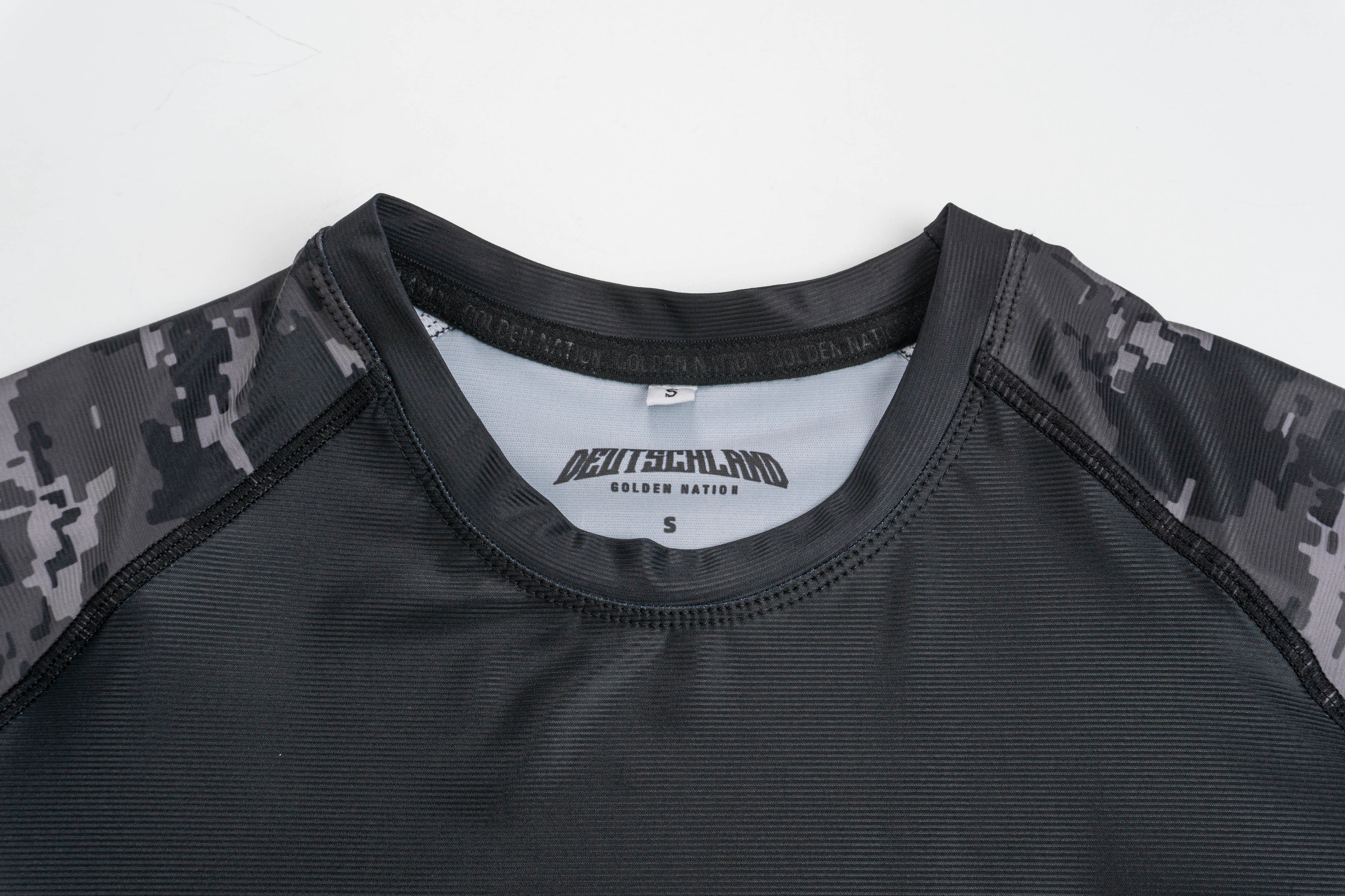 Deutschland - Rashguard (Schwarz Camo)
